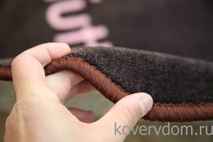 Ковер с логотипом в примерочную бутика Ковер с логотипом в примерочную бутика